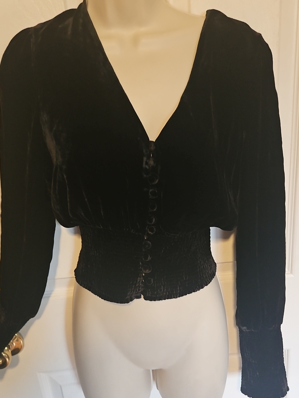 Intermix ELIN black velvet DARK ROMANTIC GOTH top